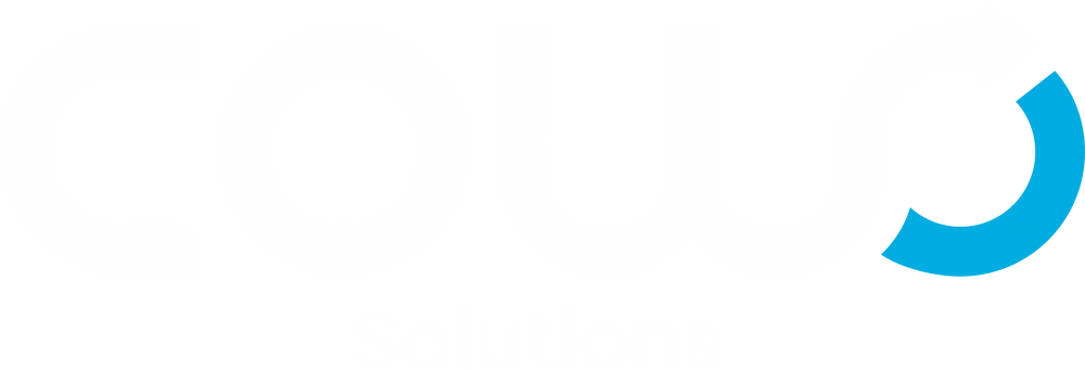Logotipo de COWO Solutions en blanco y azul sobre fondo oscuro.